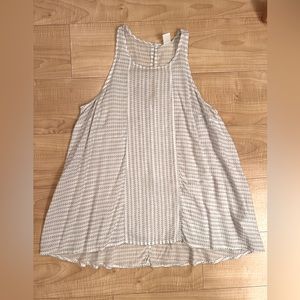 White and blue pattern swing style blouse